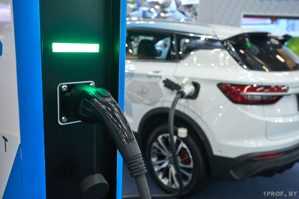 Почему дорожает зарядка электромобилей, и сколько стоит зарядить машину у себя дома, рассказал министр экономики