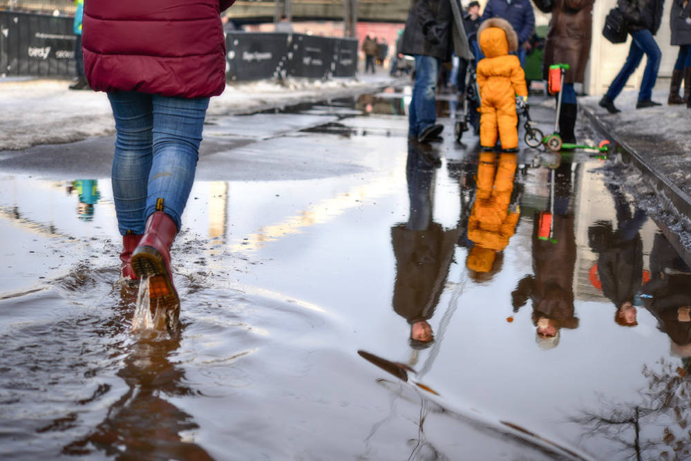 Как не заболеть, если промокли под дождем?