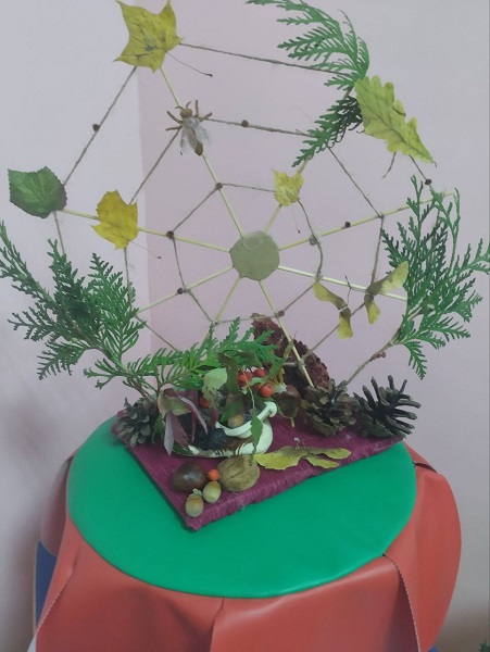 Выставка "Осеннее очарование" украсила Олекшицкий детский сад