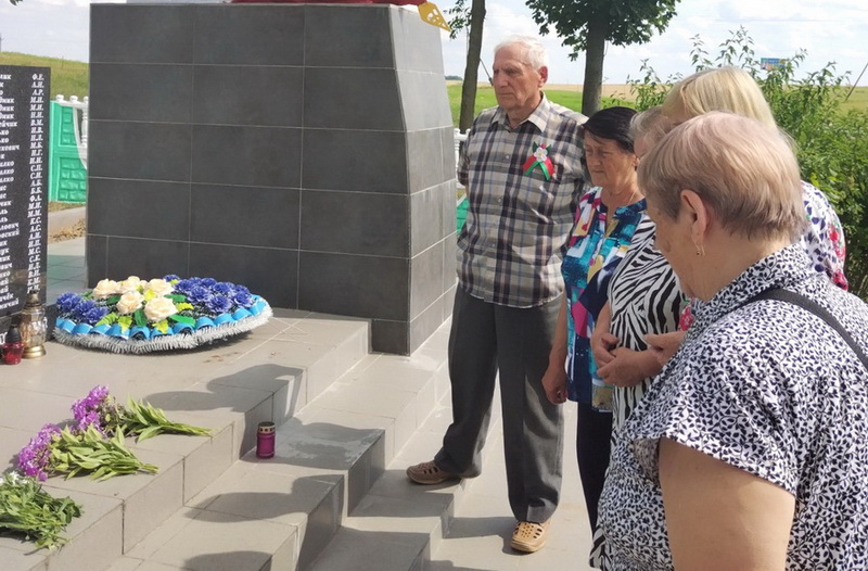 Не маем права забыць. У Малабераставіцкай бібліятэцы ўшанавалі памяць землякоў, якія загінулі ў гады вайны