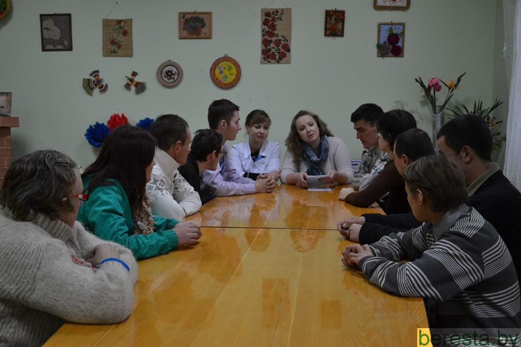 Врачи Берестовицкой ЦРБ навестили посетителей отделения дневного пребывания для инвалидов ТЦСОН