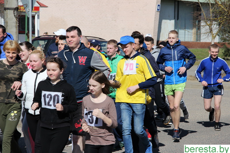 «Стартуем вместе!»: на Берестовитчине ко Всемирному дню здоровья приурочили легкоатлетический пробег