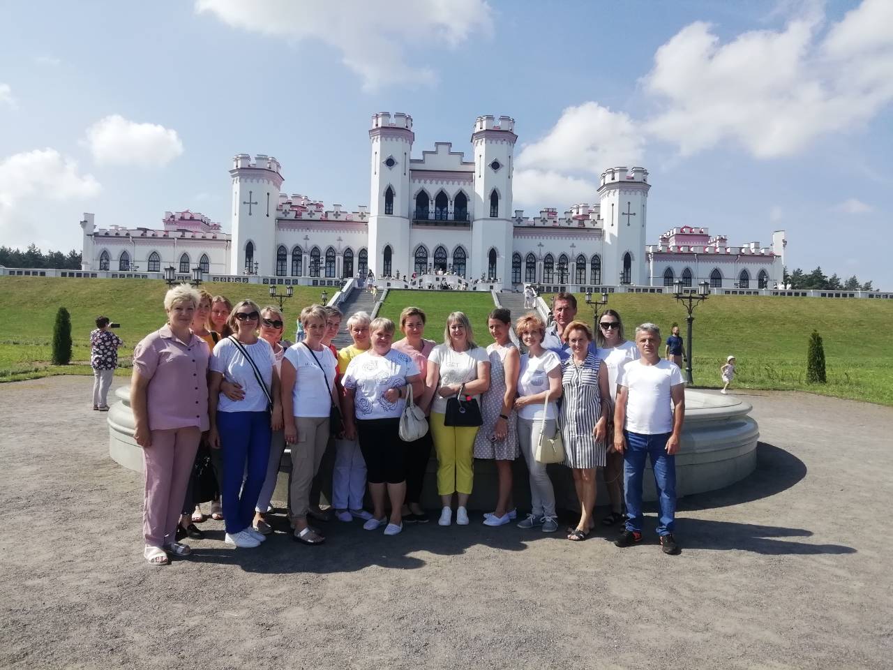 В поисках новых впечатлений профсоюзный актив Макаровской школы отправился в Косово