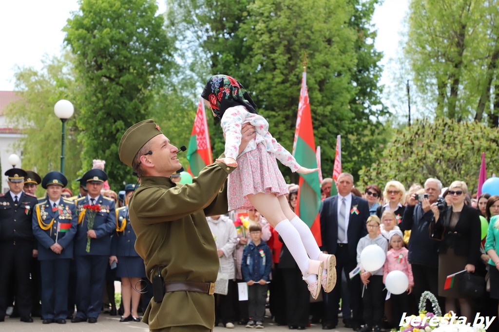 «Великий Май! Победный Май!» В Большой Берестовице состоялся торжественный митинг, посвященный Дню Победы