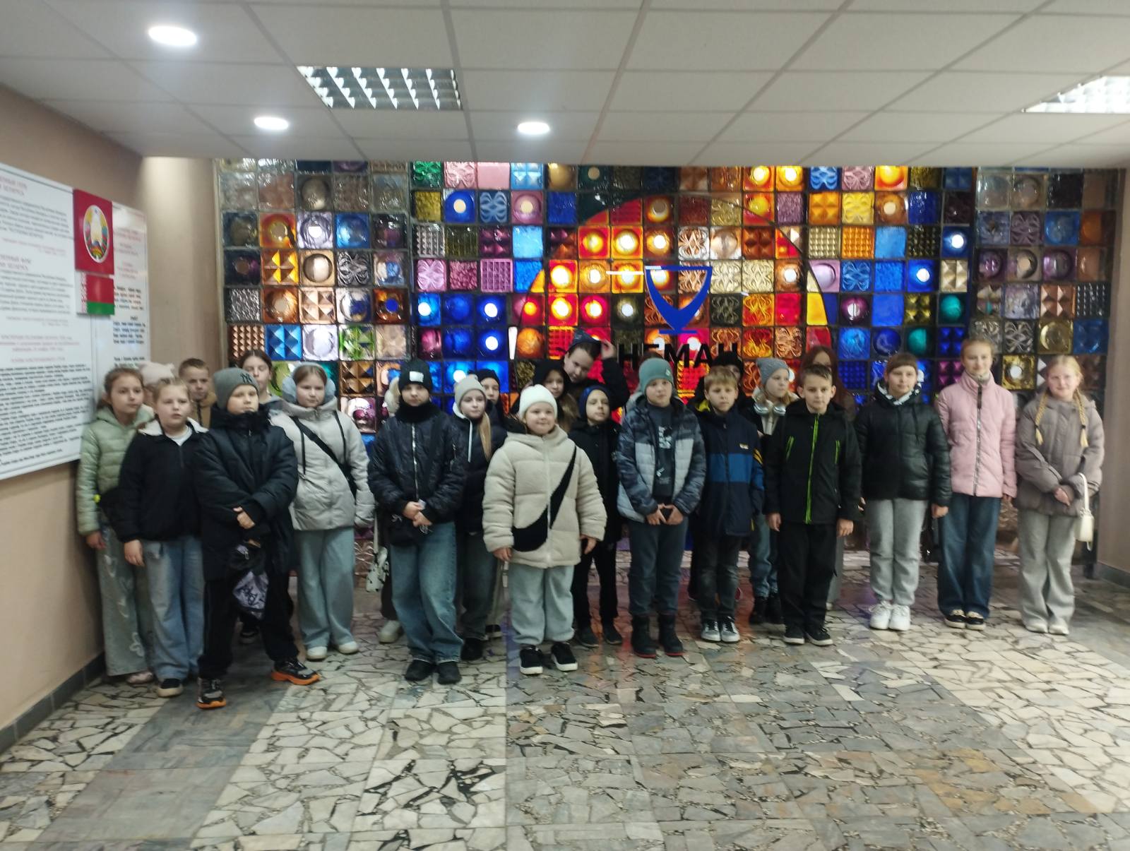 Волшебство, рожденное в огне: пятиклассники Большеберестовицкой СШ в гостях у стеклозавода «Неман»