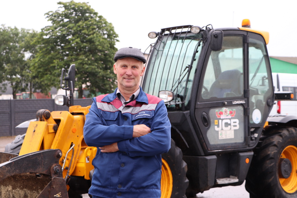 Тракторист-машинист РУСП "Массоляны" Валерий Буйко: "Люблю гул трактора и просторы полей"