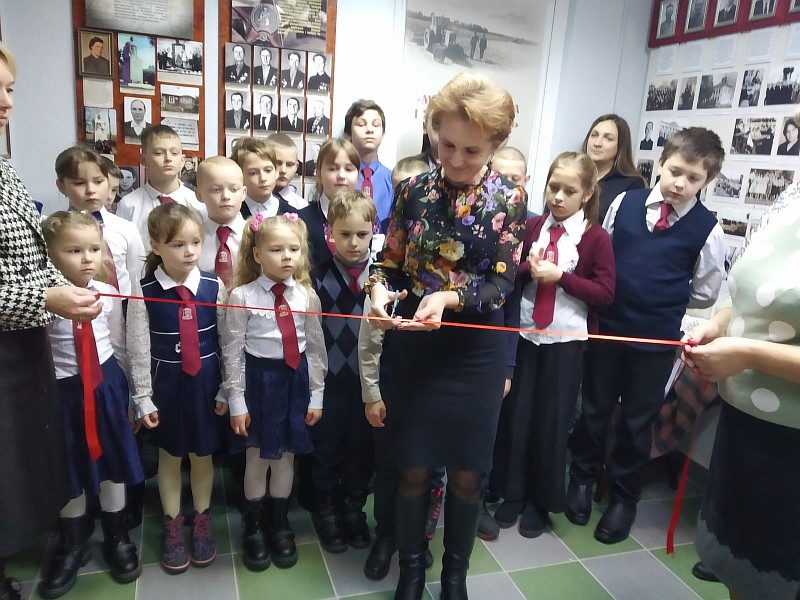 В Конюховской средней школе открылась музейная комната «Малая родина и его величество Человек»