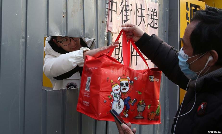 Число погибших от коронавируса в Китае выросло до 2835 человек