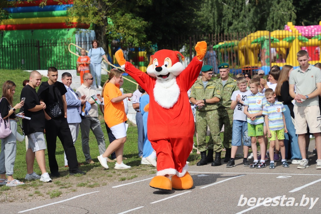 Гонка для крепких орешков. На городском стадионе Большой Берестовицы состоялся легкоатлетический забег «Беличьи гонки»