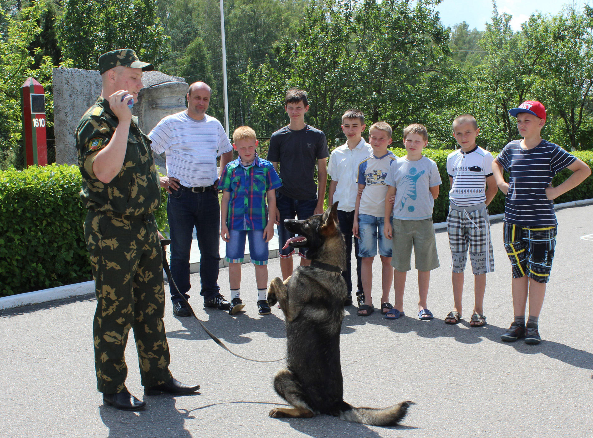Берестовицкие школьники приобщились к службе на границе