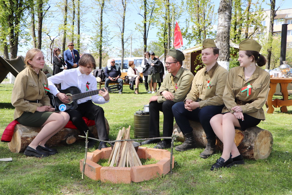 Партизанская деревня, фронтовой медсанбат и арт-пространство «Пусть всегда будет солнце». На празднике Великой Победы в Большой Берестовице работали интерактивные площадки