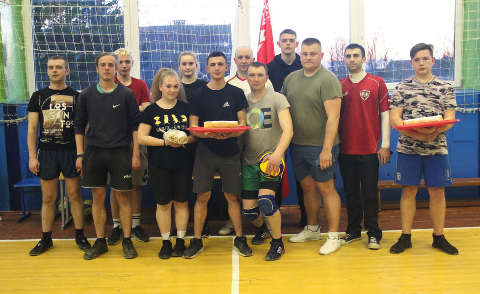 На базе Берестовицкого лицея прошли товарищеские игры по волейболу между командами учащихся, РОВД и РОЧС