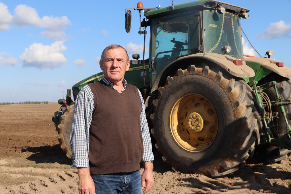 С землей на "ты". История настоящего механизатора Виктора Ковалени