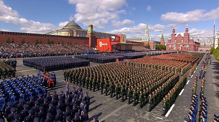 Александр Лукашенко присутствует на Параде Победы на Красной площади в Москве