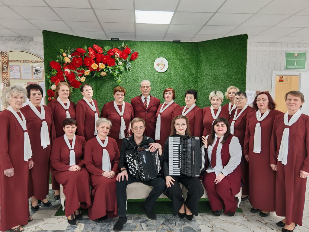 Народный хор ветеранов войны и труда «Память сердца» выступил на областном фестивале