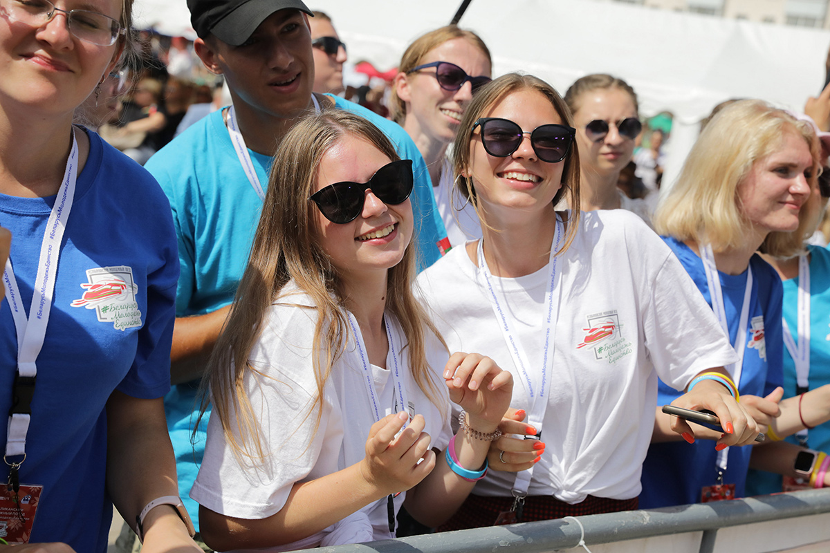 Поздравление Берестовицкого районного исполнительного комитета и Берестовицкого Районного Совета депутатов с Днем молодежи  и студенчества