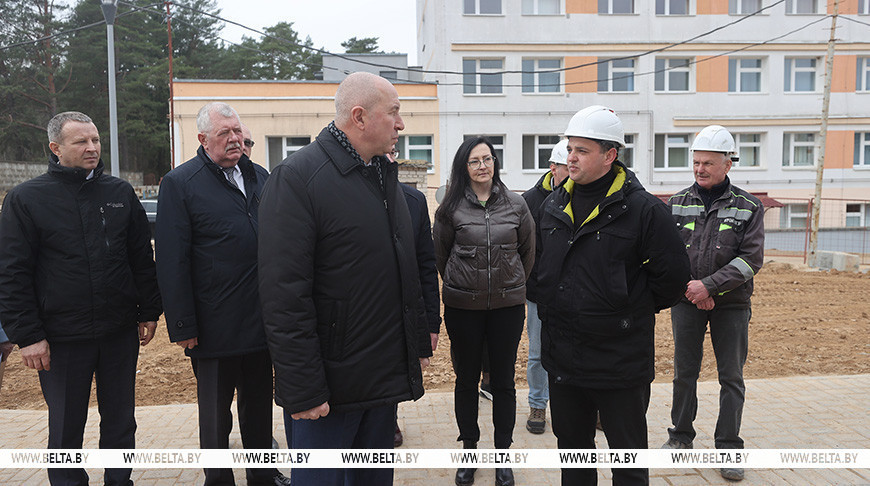 "Постепенно близится к завершению". Как идет строительство инфекционного корпуса Слонимской ЦРБ