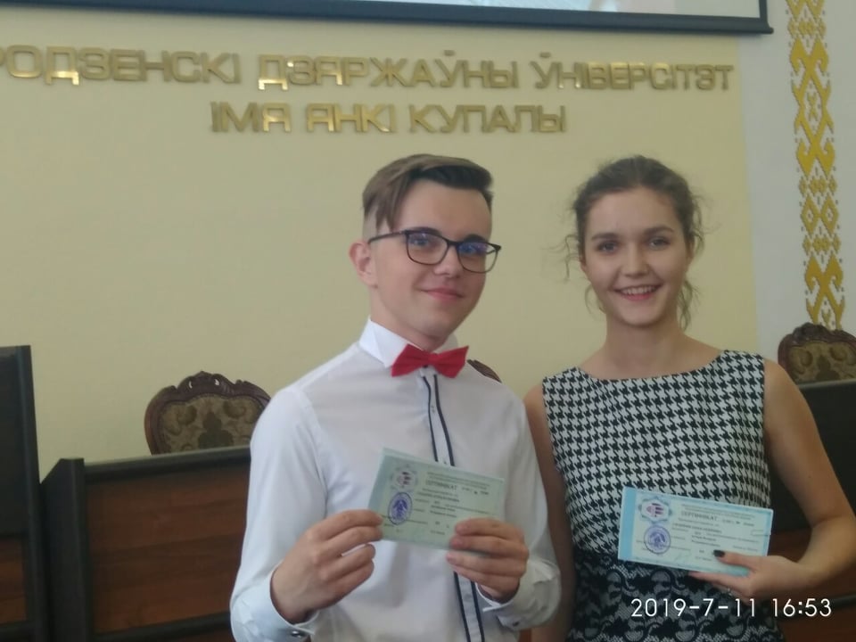 Амаль 100! Выпускнікі Вялікабераставіцкай СШ Дар’я Гардзейчык і Арцём Сцепанчук паказалі высокі ўзровень на ЦТ