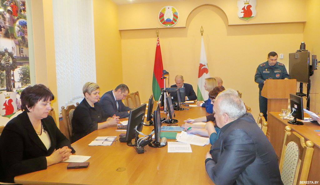На совещании у председателя райисполкома обсудили обстановку с пожарами на территории Берестовицкого района