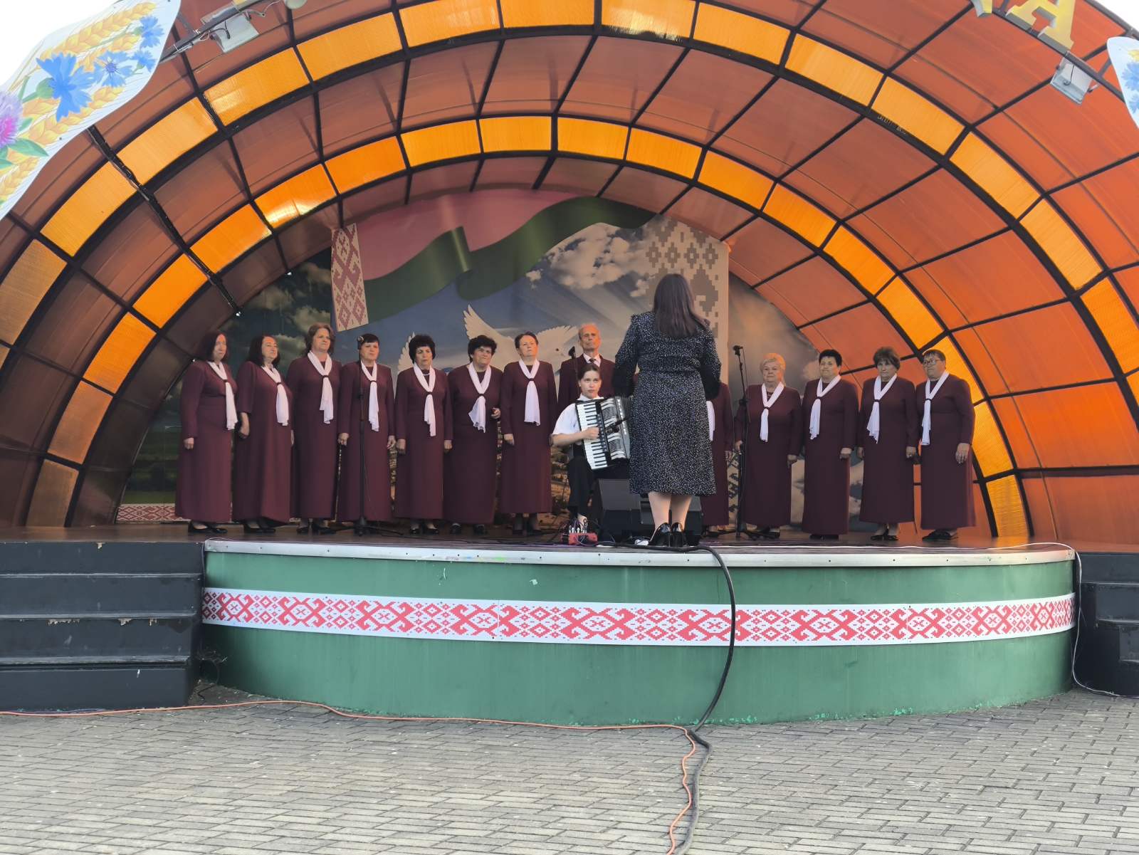 Народный хор ветеранов "Память сердца" выступил в Большой Берестовице