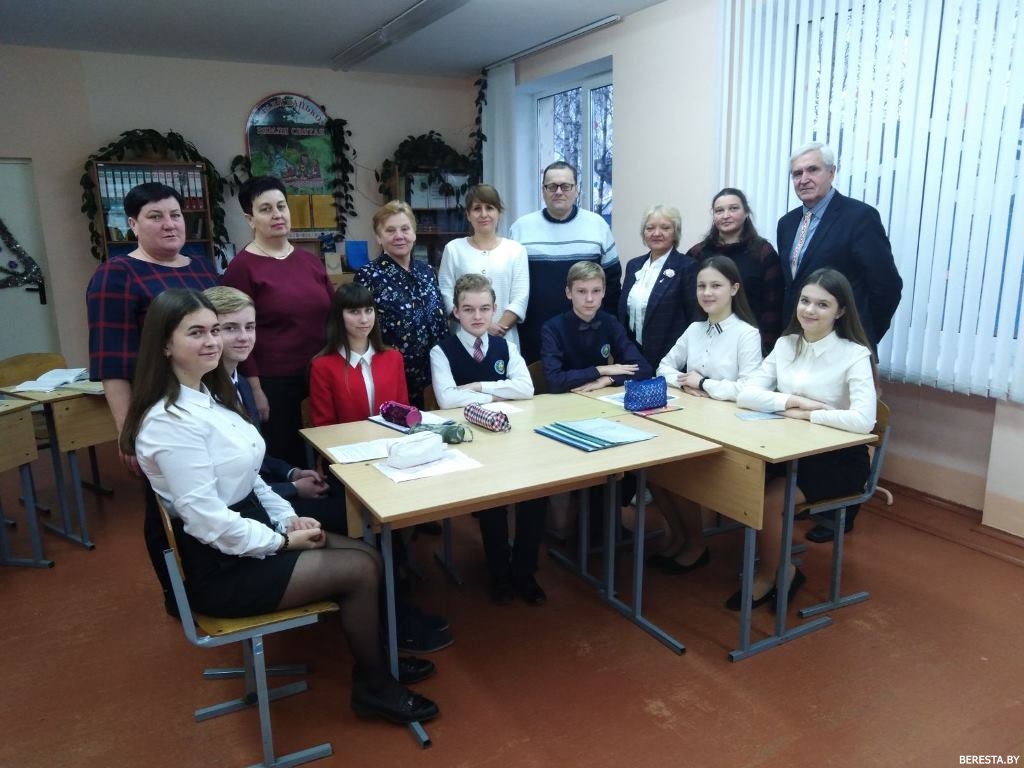 У Вялікаэйсмантаўскай сярэдняй  школе прайшла сустрэча  з паэтам-земляком