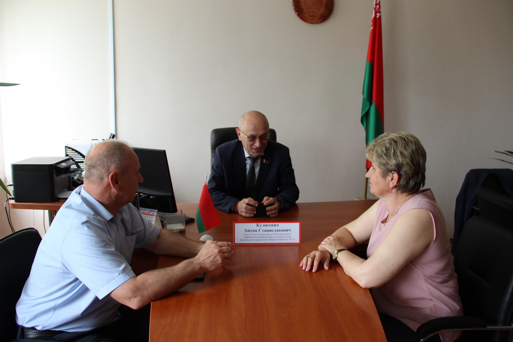 Депутат Палаты представителей Антон Кулисевич провел прием граждан в Эйсмонтовском сельском исполнительном комитете