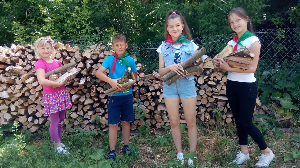 Нам жизнь дана на добрые дела. В Большеэйсмонтовской средней школе действует волонтерский отряд