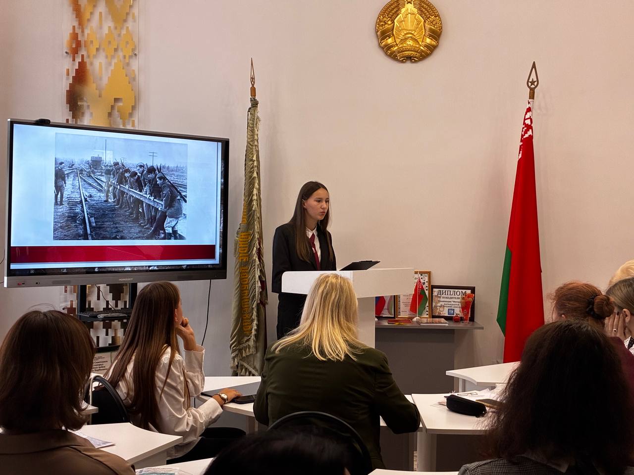 Учащаяся Пограничной средней школы приняла участие в фестивале исследовательских работ "И у школьной доски и в бою - имя тебе, УЧИТЕЛЬ"