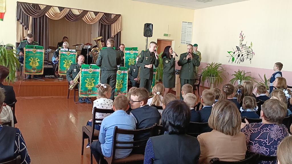 «Нас яднае гранiца». Информационно-пропагандистская акция Гродненской пограничной группы прошла в Малоберестовицкой средней школе