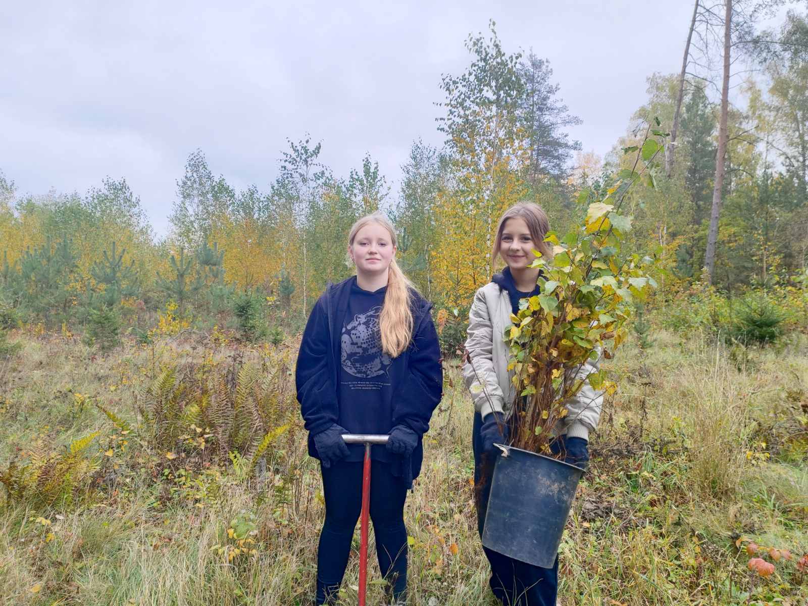 Лес - легкие земли. Конюховская средняя школа присоединилась к акции "Дай лесу новае жыццё"