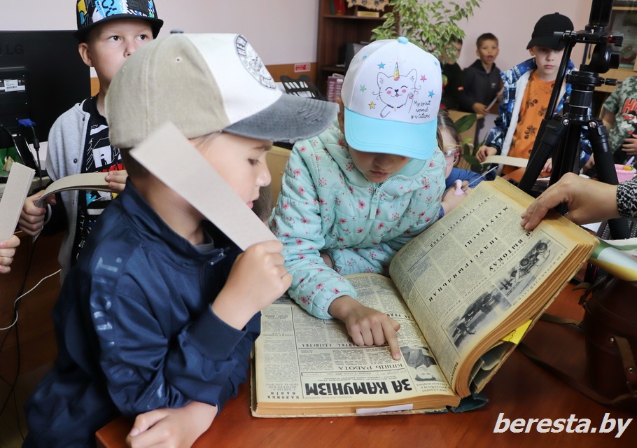 Познавательное лето. На экскурсии в "Бераставіцкай газеце" побывали воспитанники лагеря «Дружба»