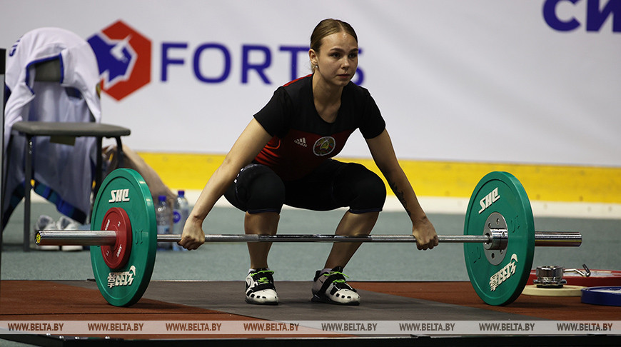 Сила и мощь. В Гродно стартовал турнир по тяжелой атлетике II Игр стран СНГ