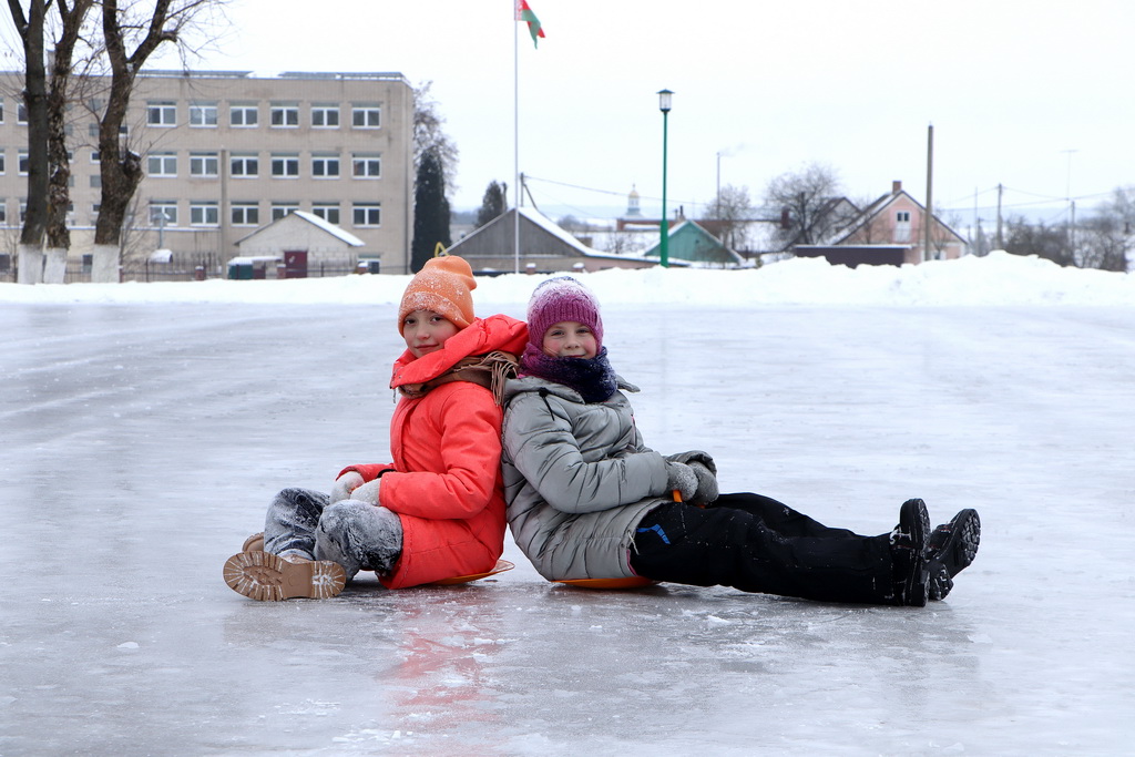 В Большой Берестовице открылся ледовый каток