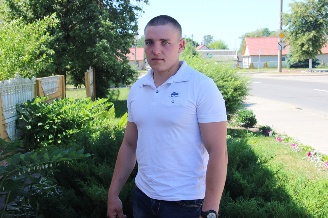 «Служить понравилось, буду продолжать». Берестовичанин Евгений Фунт гордится армейской службой