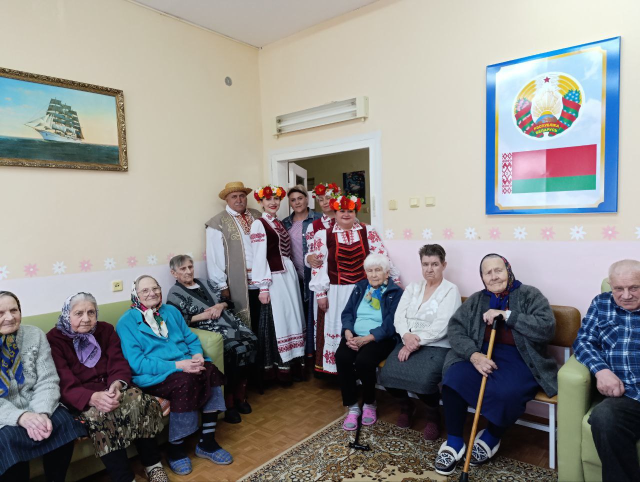 Душевно и сердечно. "Бераставіцкія музыкі" провели концерт для пожилых людей
