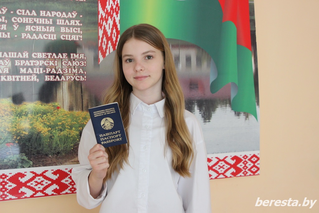 Главный документ – из рук Натальи Качановой