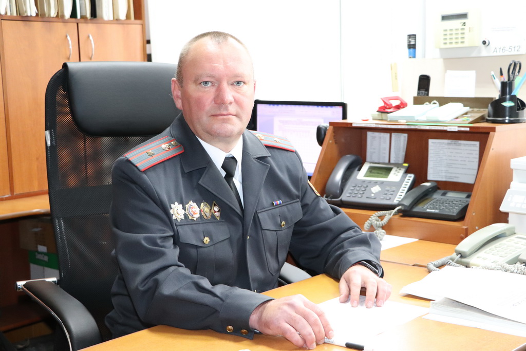 Верен службе и присяге. Старший оперативный дежурный Берестовицкого РОВД Анатолий Рыжевский занесен на районную Доску почета