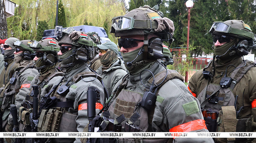 Александр Лукашенко: внутренние войска способны выполнить любые задачи в самых сложных условиях