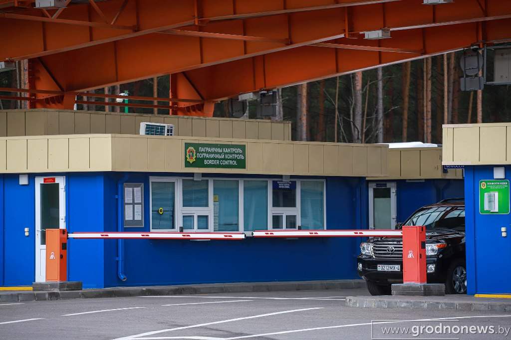 Сначала на атомобиле, потом на мотоцикле. Можно ли въехать в Беларусь на втором по счету транспортном средстве?