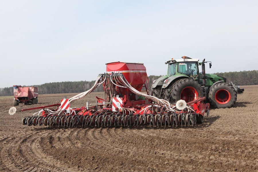 Аграрии не сбавляют темпы. На Гродненщине завершился массовый сев ранних яровых зерновых и зернобобовых культур