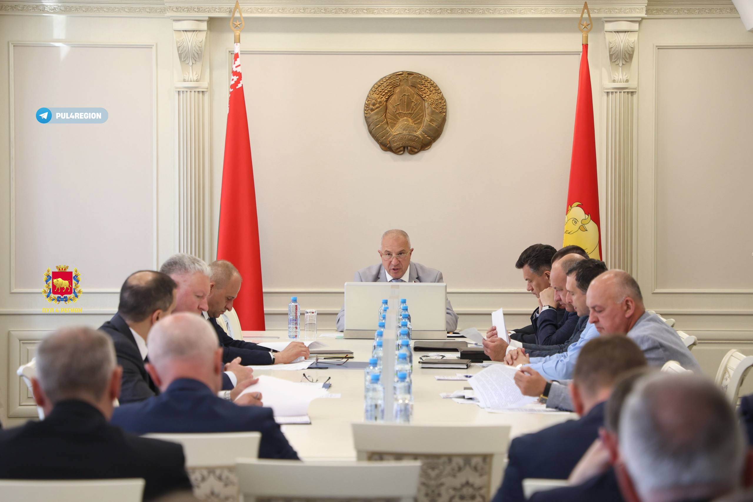 Под председательством губернатора в облисполкоме прошло заседание комиссии по противодействию коррупции
