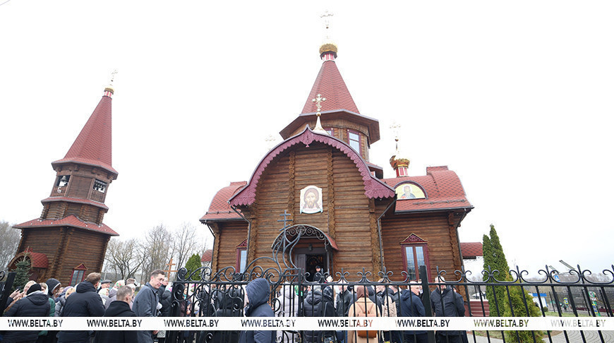 Александр Лукашенко на Пасху приехал в храм Святителя Николая Чудотворца в Шкловском районе
