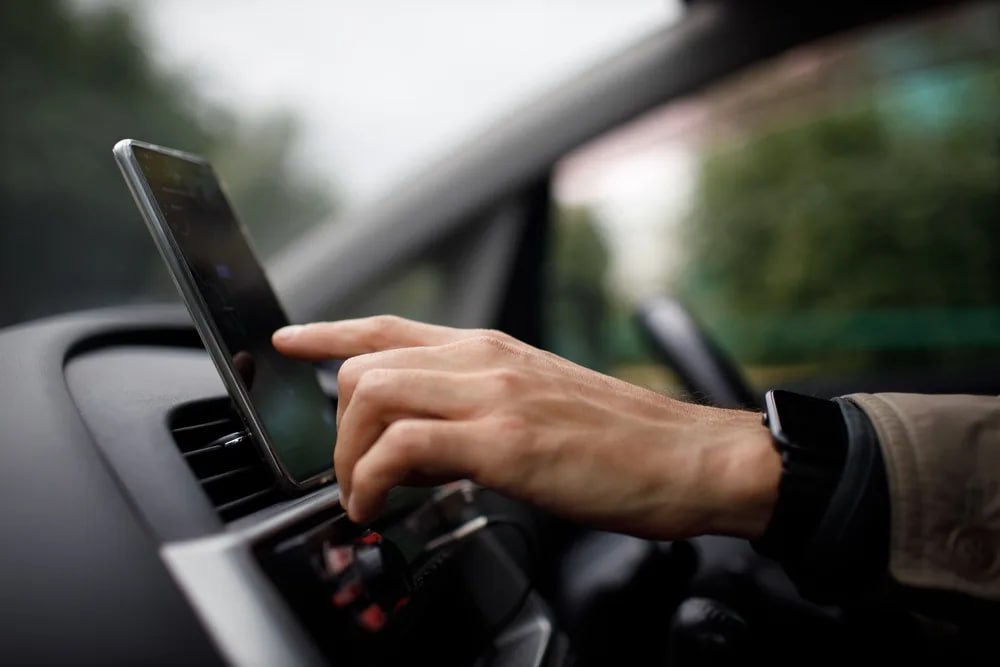 Почему за использование навигатора в машине могут оштрафовать?
