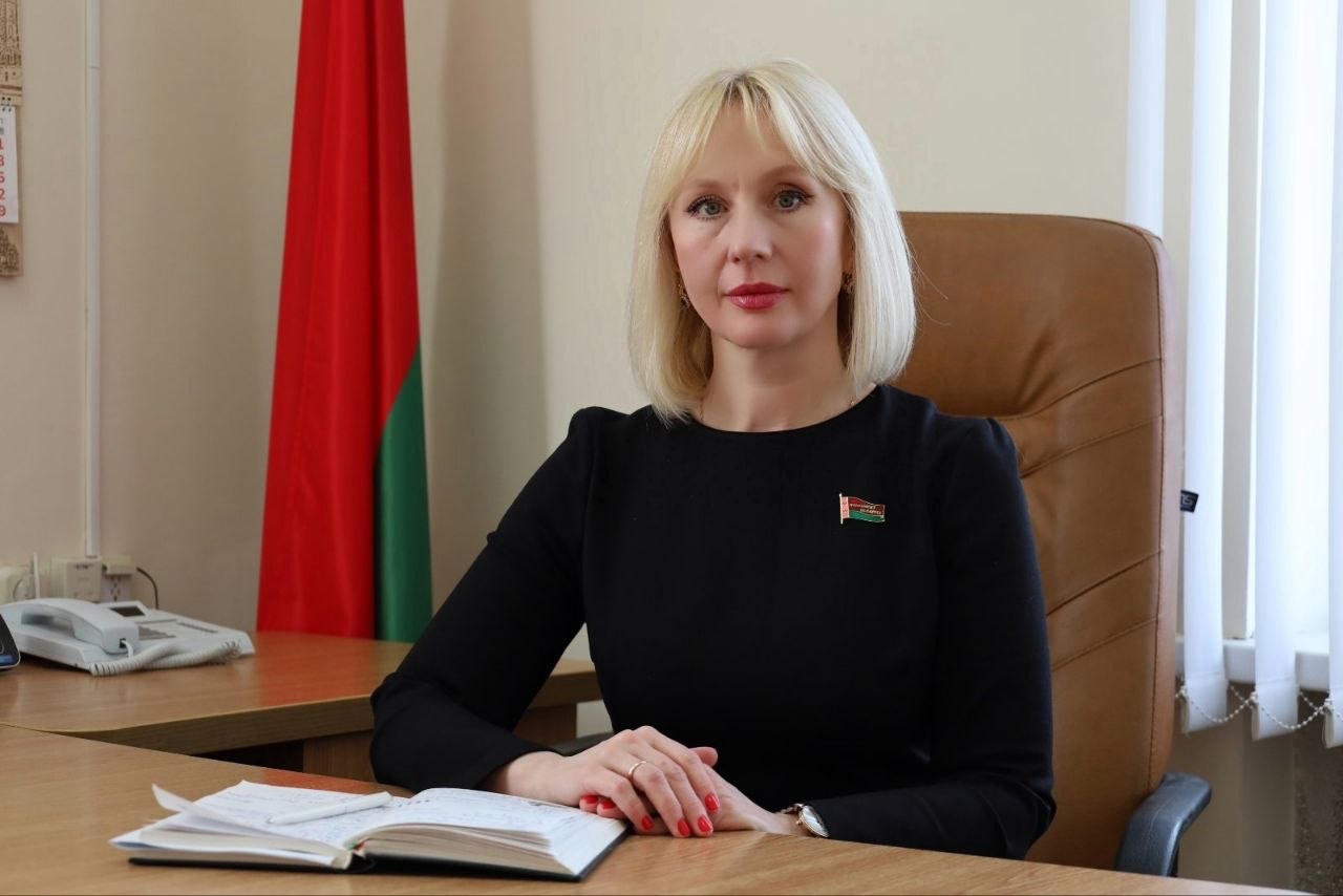 Личный прием граждан и прямую телефонную линию проведет член Совета Республики по экономике, бюджету и финансам Елена Стальбовская