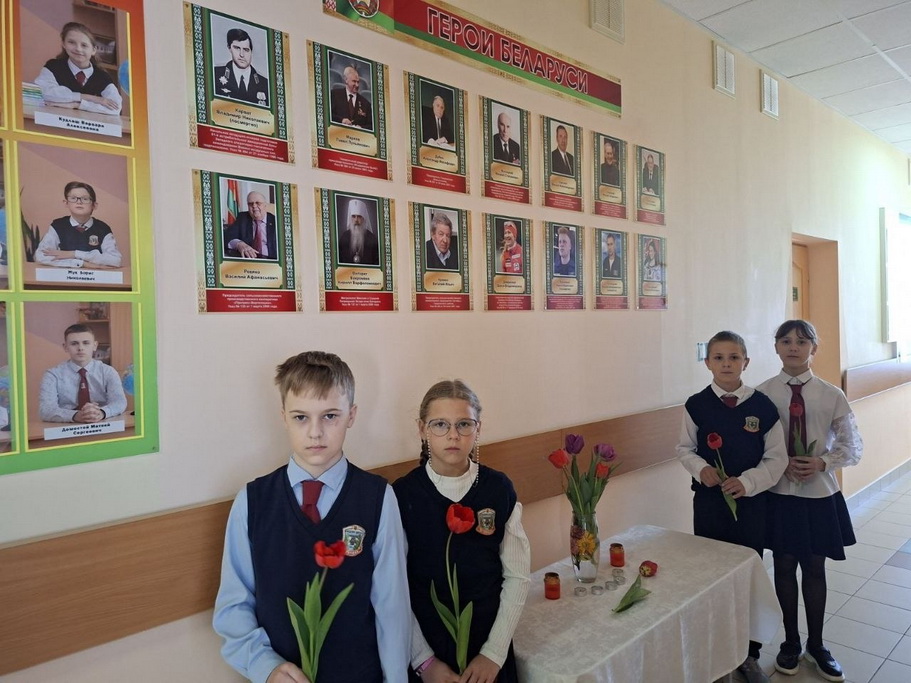 В Конюховской средней школе открыли стену Памяти «Герои Беларуси»