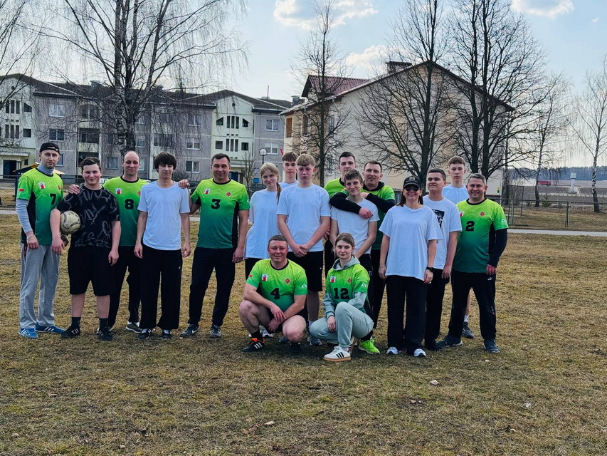 Спортивный праздник ко Дню Конституции объединил учащихся и спасателей