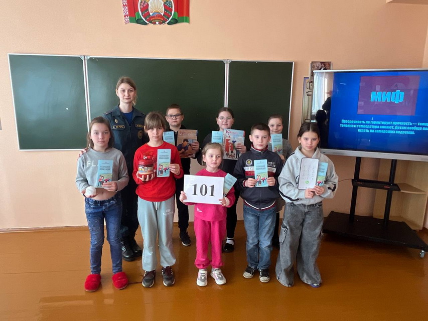 Каникулы под знаком безопасности: спасатели навестили школьников в Малой Берестовице