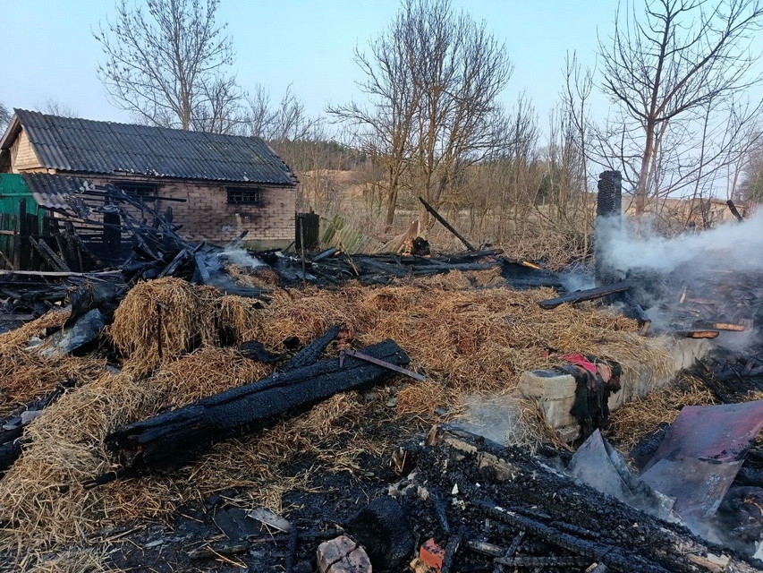 Огонь на подворье: в Берестовицком районе сгорела хозпостройка