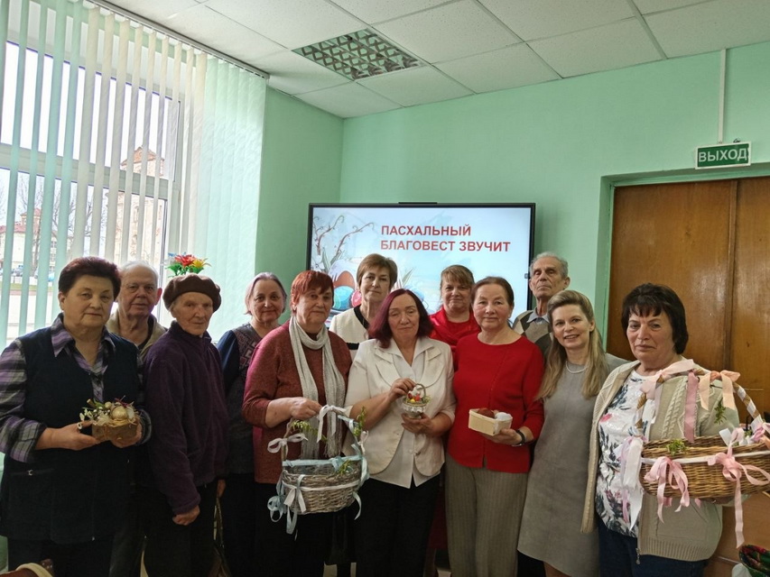 Душевные посиделки и чай с пасхальным куличом.  В Берестовицкой райбиблиотеке прошло мероприятие для пожилых берестовичан