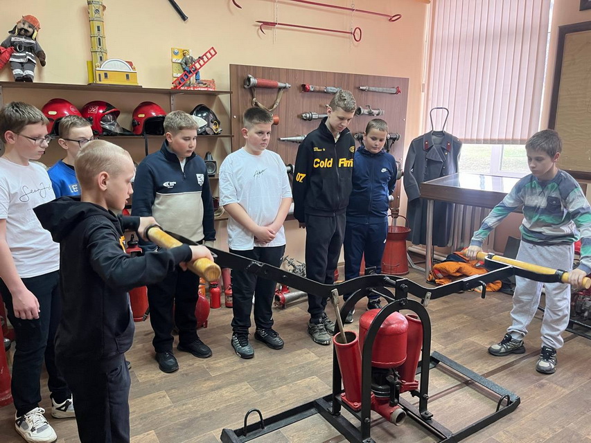 Знания спасают жизнь. Берестовицкие школьники побывали на экскурсии в РОЧС